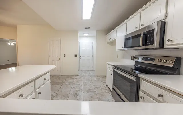 Photo 8 — 1036 Iola Avenue, Lubbock, TX 79416