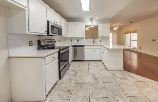 Photo 4 — 1036 Iola Avenue, Lubbock, TX 79416