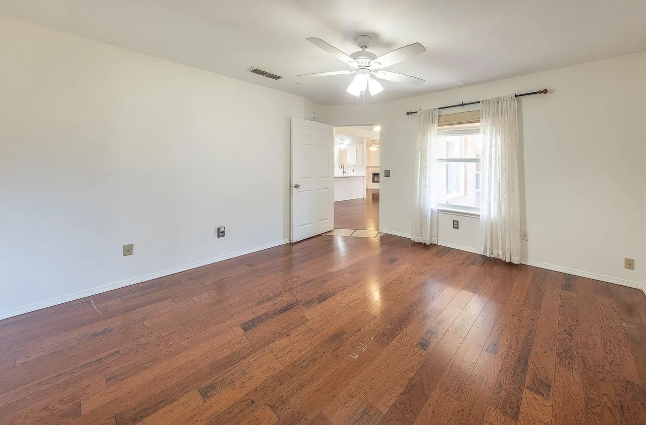 Photo 10 — 1036 Iola Avenue, Lubbock, TX 79416