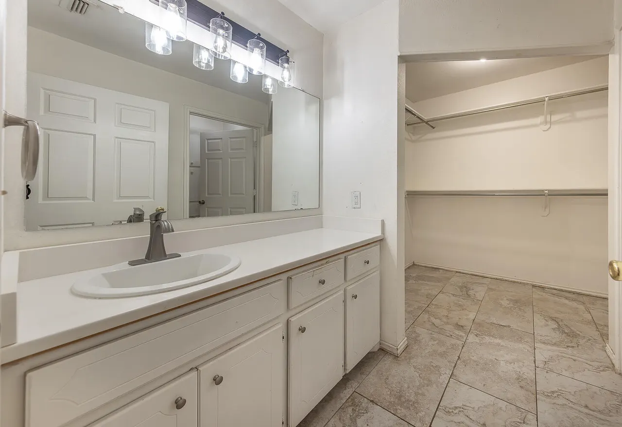 Photo 11 — 1036 Iola Avenue, Lubbock, TX 79416