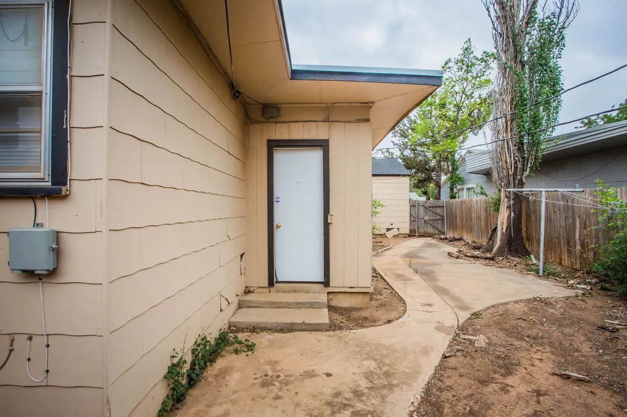 Photo 30 — 2408 32nd Street, Lubbock, TX 79411
