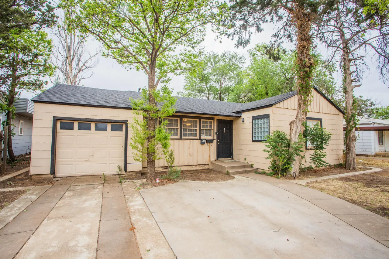 Photo 2 — 2408 32nd Street, Lubbock, TX 79411