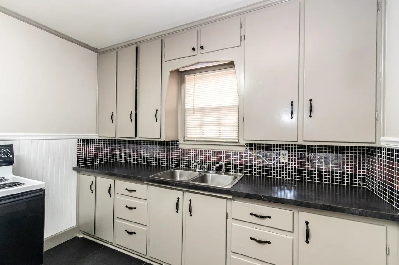 Photo 8 — 2508 35th Street, Lubbock, TX 79413