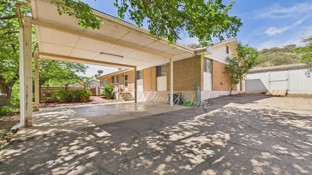 Photo 2 — 590 Comanche Drive, Lubbock, TX 79404