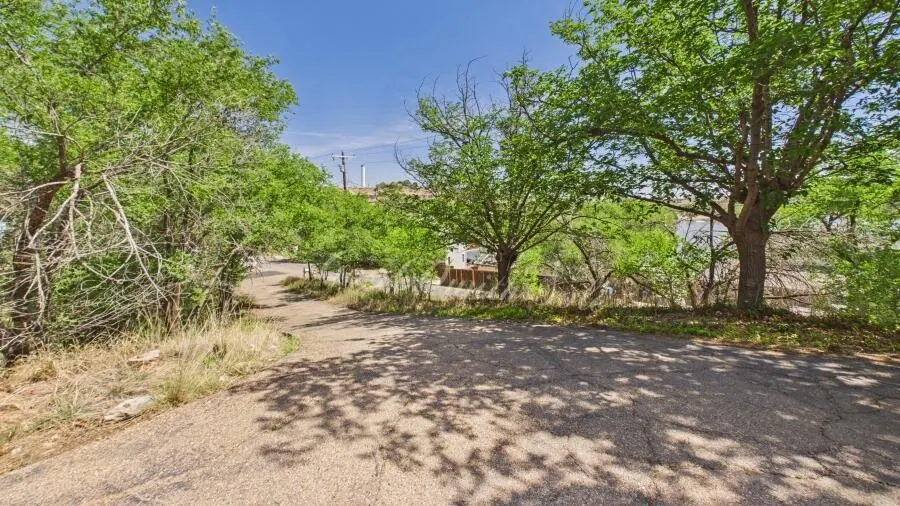 Photo 5 — 590 Comanche Drive, Lubbock, TX 79404