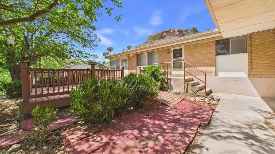 Photo 11 — 590 Comanche Drive, Lubbock, TX 79404