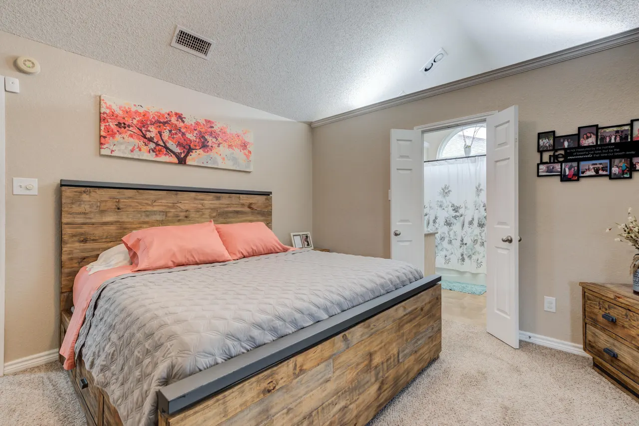 Photo 8 — 901 Kirby Avenue, Lubbock, TX 79416