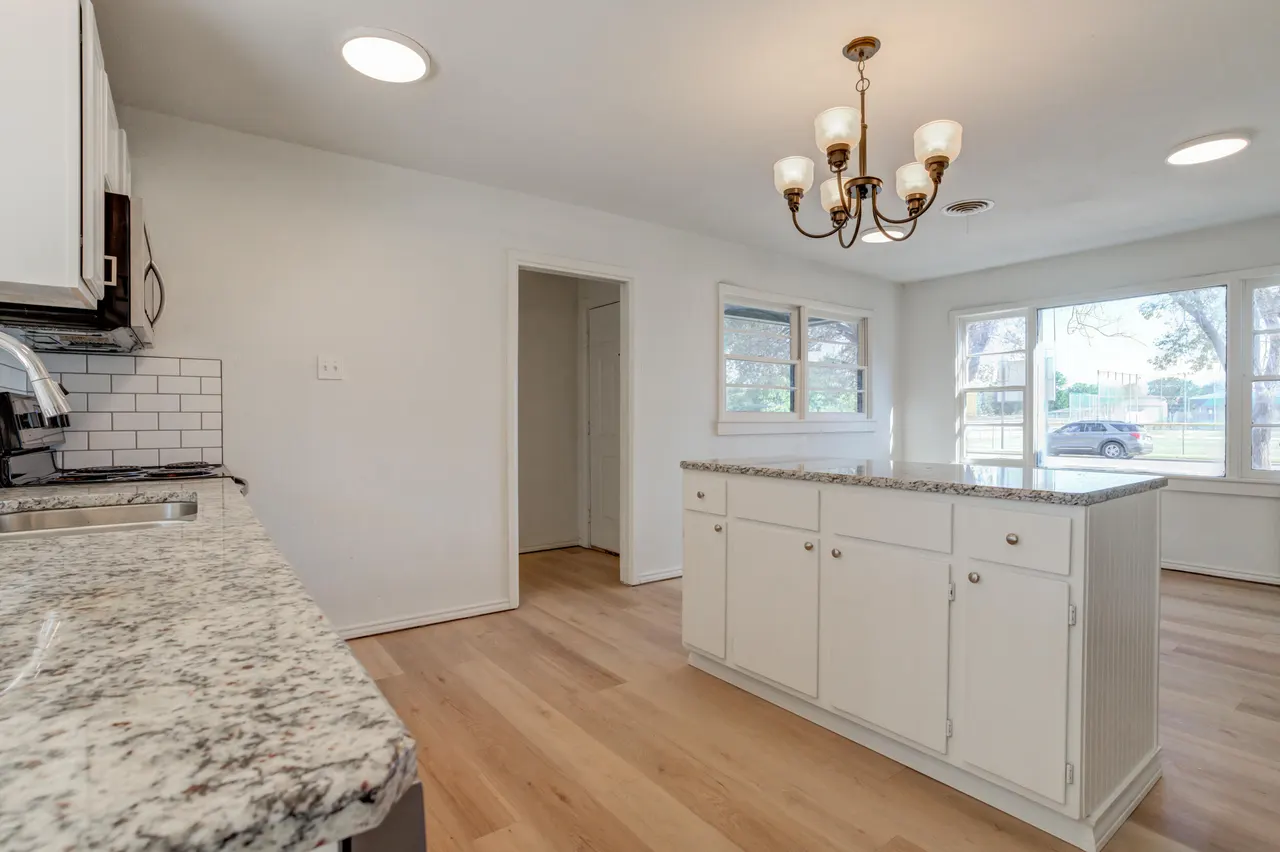 Photo 12 — 4008 26th Street, Lubbock, TX 79410