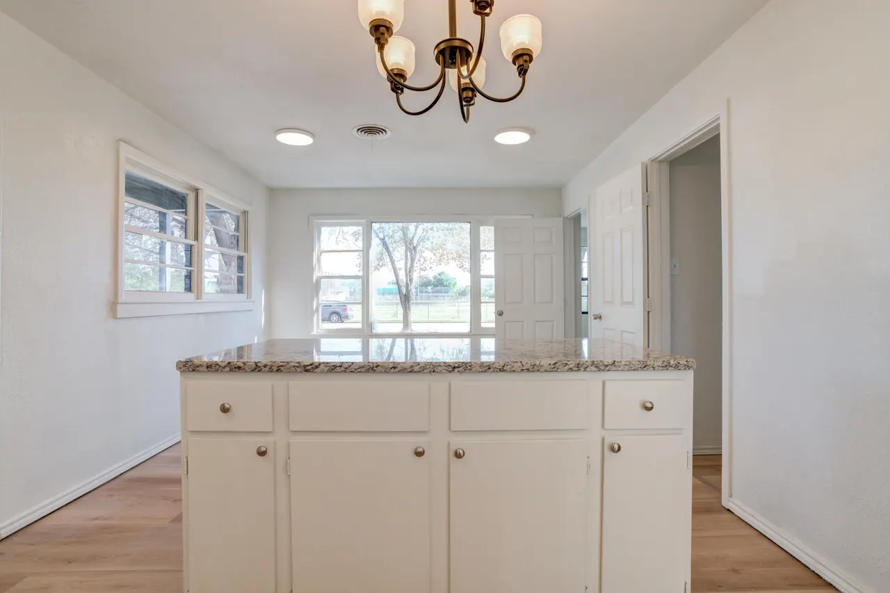 Photo 13 — 4008 26th Street, Lubbock, TX 79410