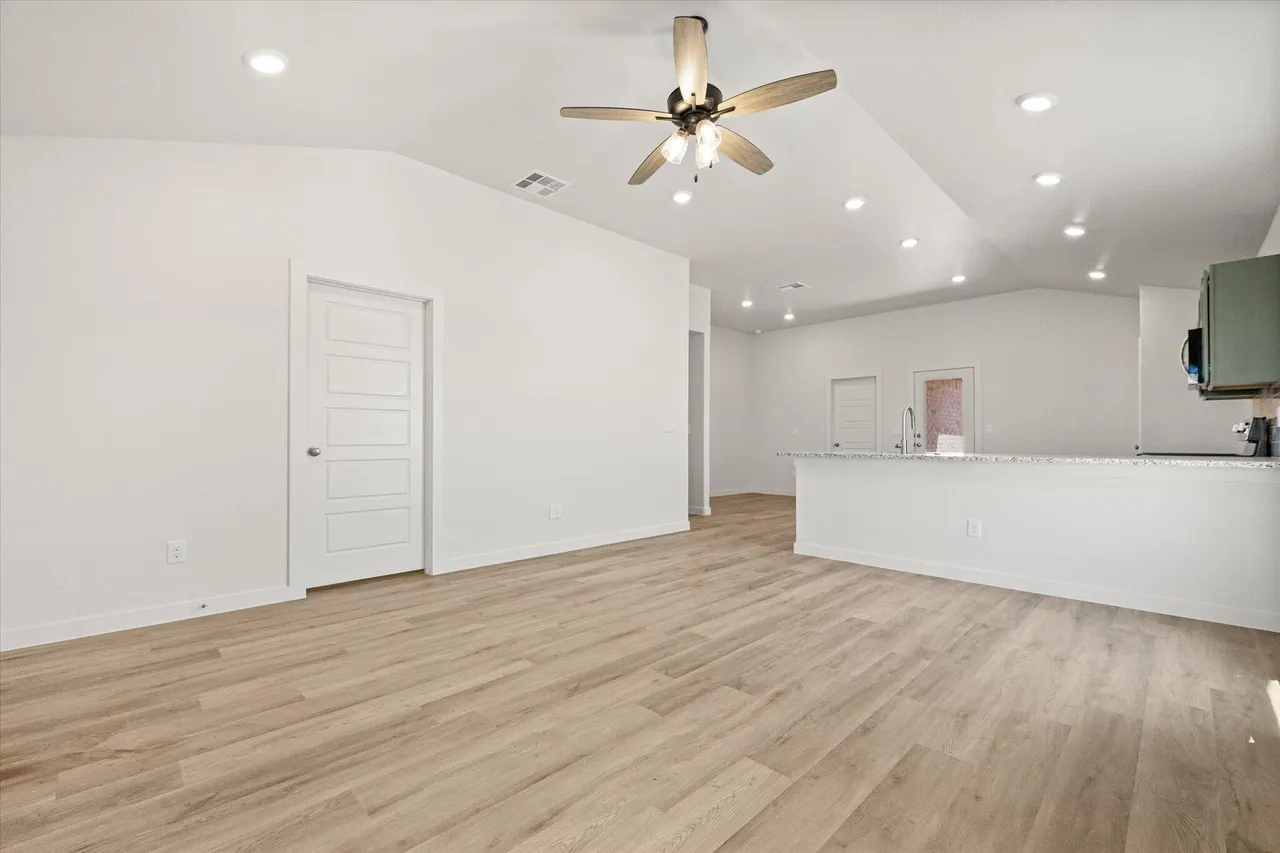 Photo 7 — 5615 Smith Street, Lubbock, TX 79416
