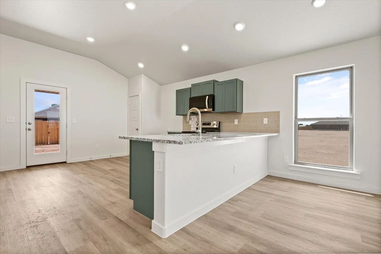 Photo 11 — 5615 Smith Street, Lubbock, TX 79416