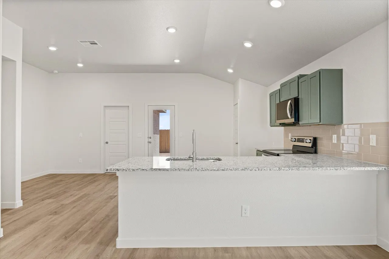 Photo 10 — 5615 Smith Street, Lubbock, TX 79416