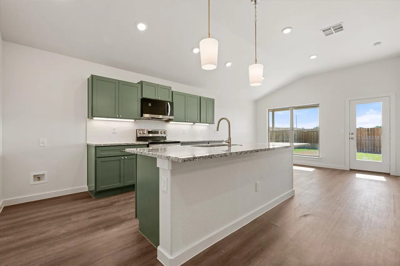 Photo 13 — 2404 Helena Avenue, Lubbock, TX 79407
