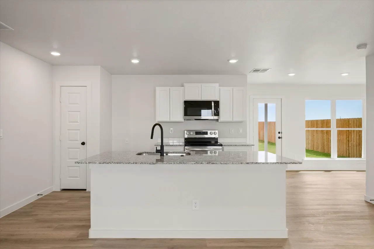 Photo 8 — 7417 64th Street, Lubbock, TX 79407