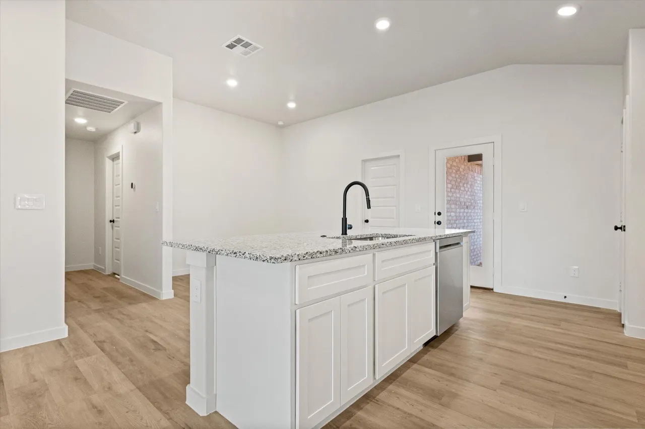 Photo 12 — 6315 Venita Avenue, Lubbock, TX 79407