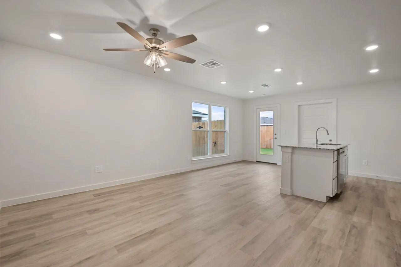 Photo 4 — 8325 24th Street, Lubbock, TX 79407