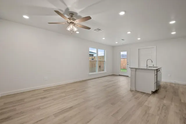Photo 4 — 8325 24th Street, Lubbock, TX 79407