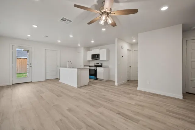 Photo 5 — 8325 24th Street, Lubbock, TX 79407