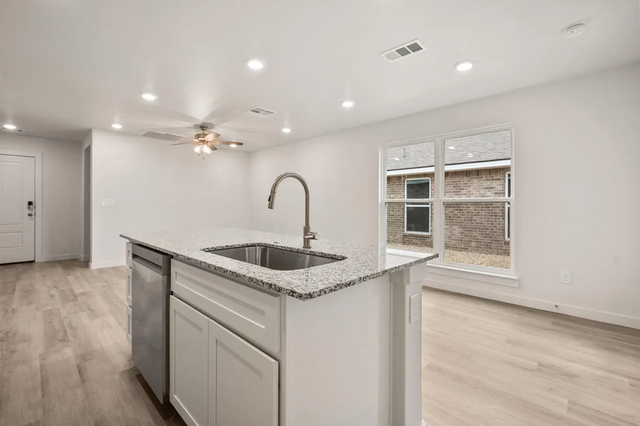 Photo 13 — 8325 24th Street, Lubbock, TX 79407