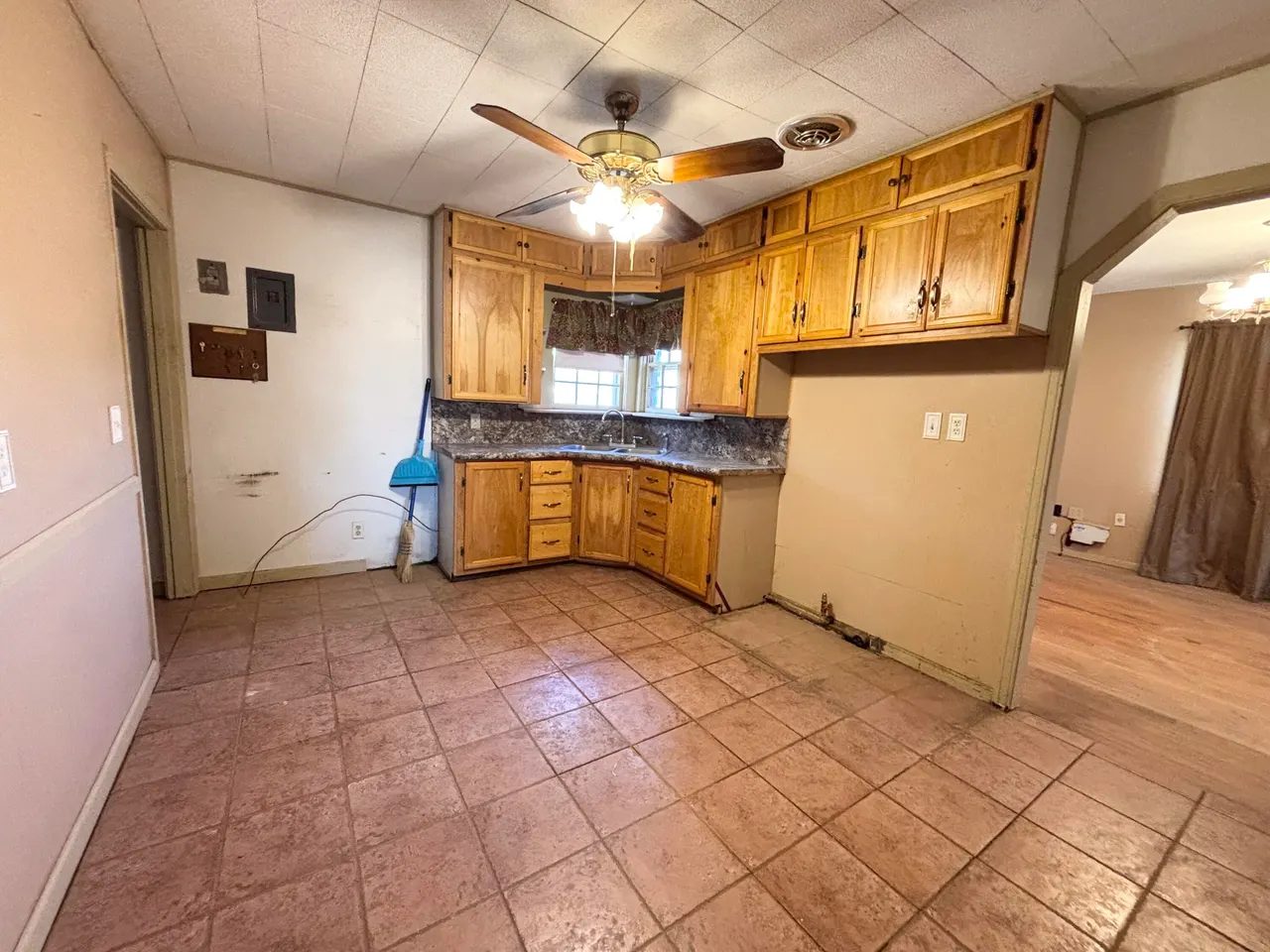 Photo 4 — 1205 Avenue E, Abernathy, TX 79311