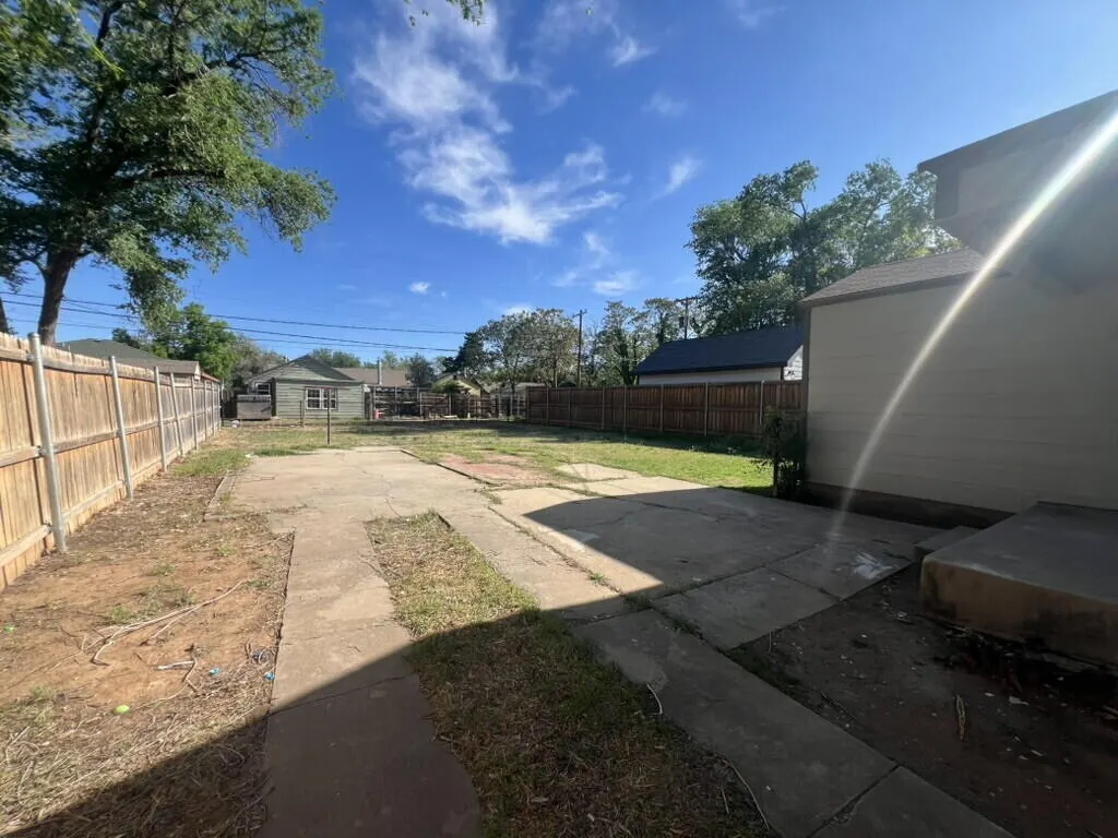 Photo 16 — 2620 25th Street, Lubbock, TX 79410