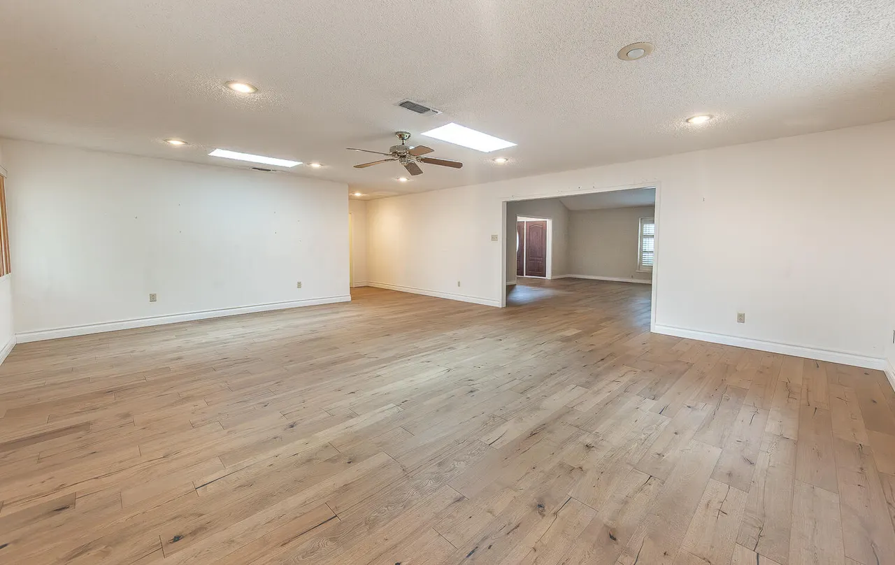 Photo 9 — 7002 Miami Avenue, Lubbock, TX 79413