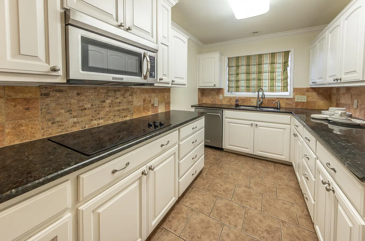 Photo 3 — 7002 Miami Avenue, Lubbock, TX 79413