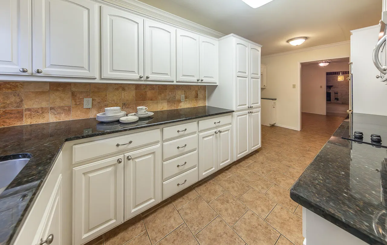 Photo 14 — 7002 Miami Avenue, Lubbock, TX 79413