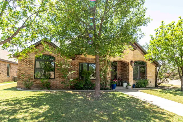 Photo 3 — 3807 105th Street, Lubbock, TX 79423