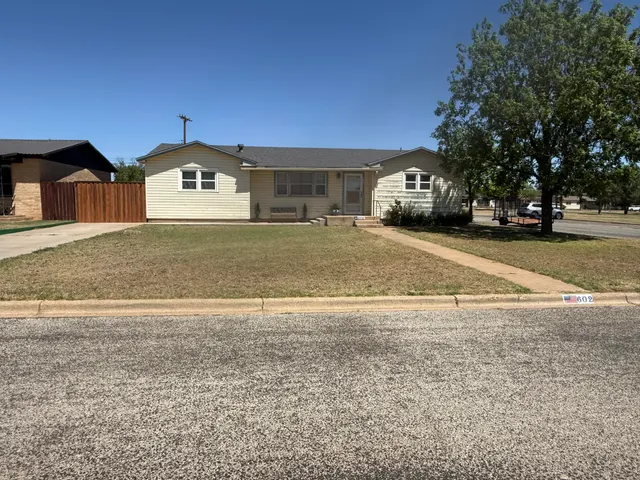 Front exterior — 602 8th Street, Wolfforth, TX 79382