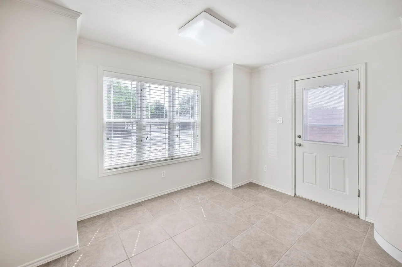 Photo 6 — 8312 Elgin Avenue, Lubbock, TX 79423