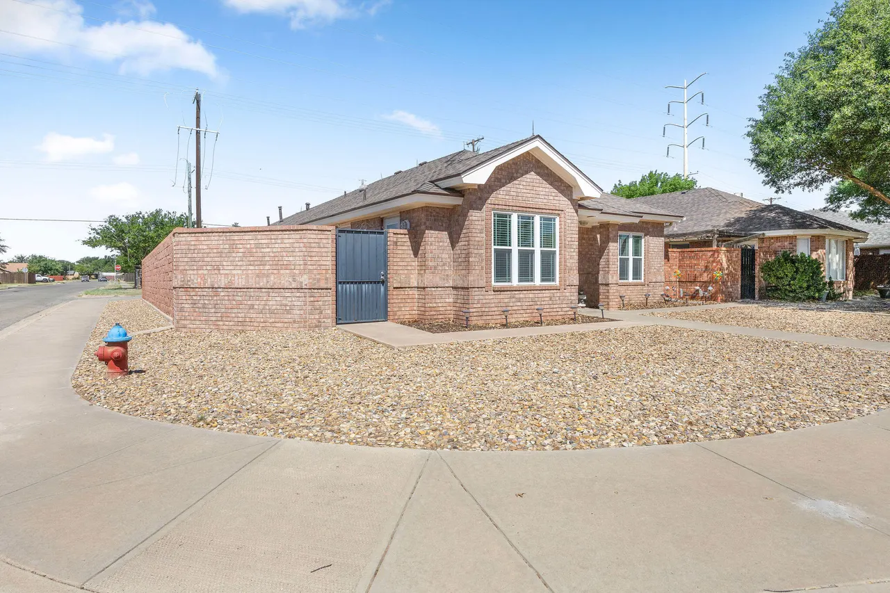 Photo 2 — 8312 Elgin Avenue, Lubbock, TX 79423