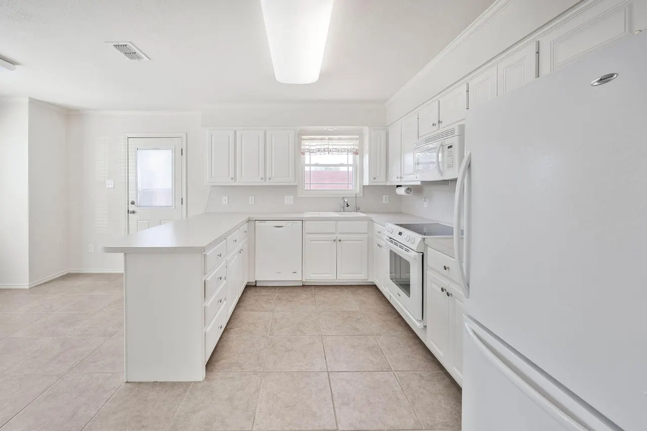 Photo 7 — 8312 Elgin Avenue, Lubbock, TX 79423