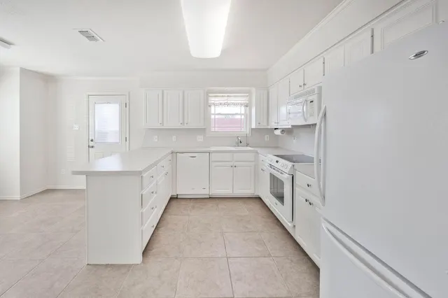 Photo 7 — 8312 Elgin Avenue, Lubbock, TX 79423