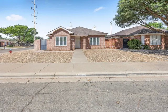 Photo 3 — 8312 Elgin Avenue, Lubbock, TX 79423