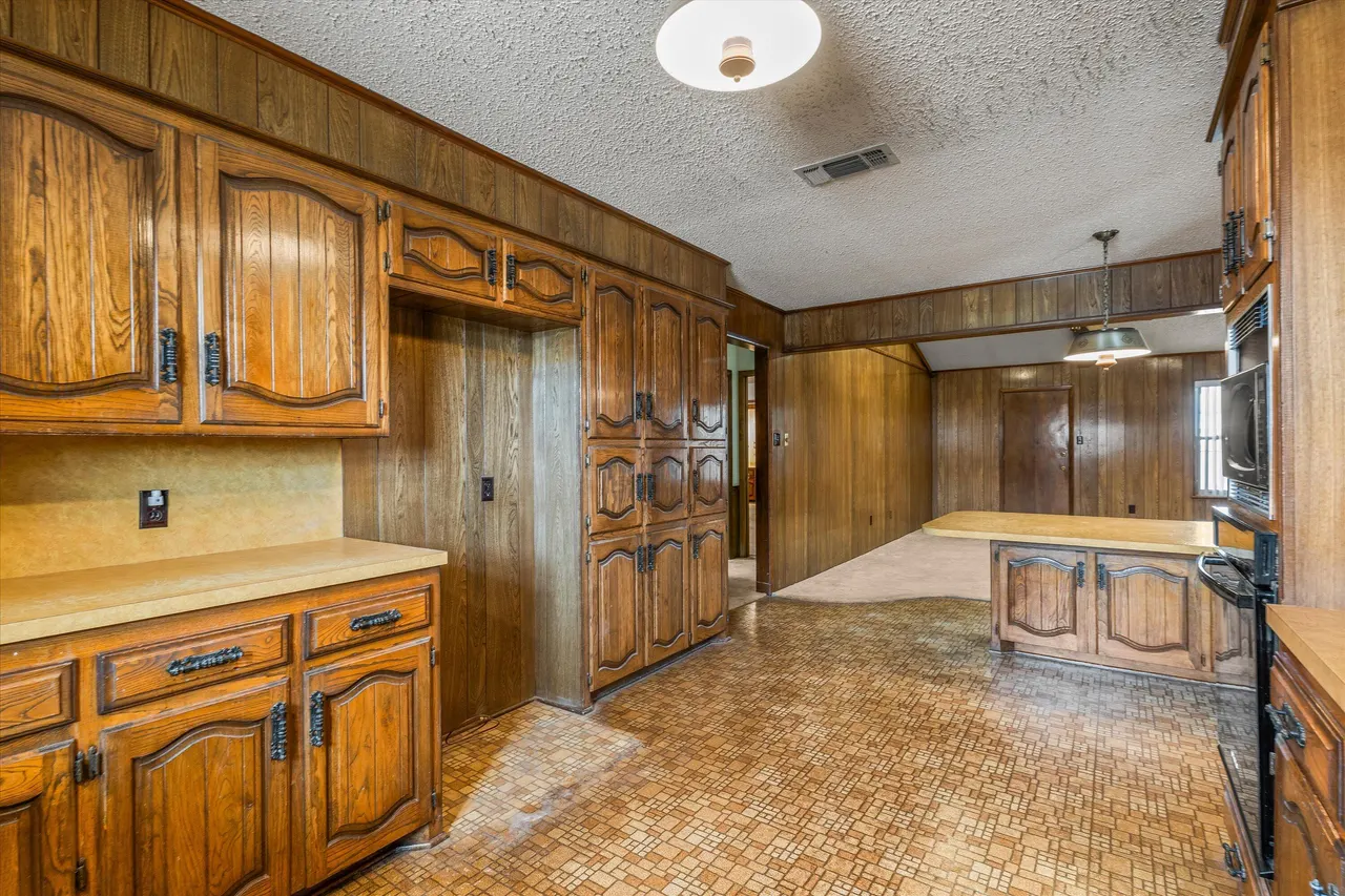 Photo 10 — 308 W 6th Street, Sundown, TX 79372