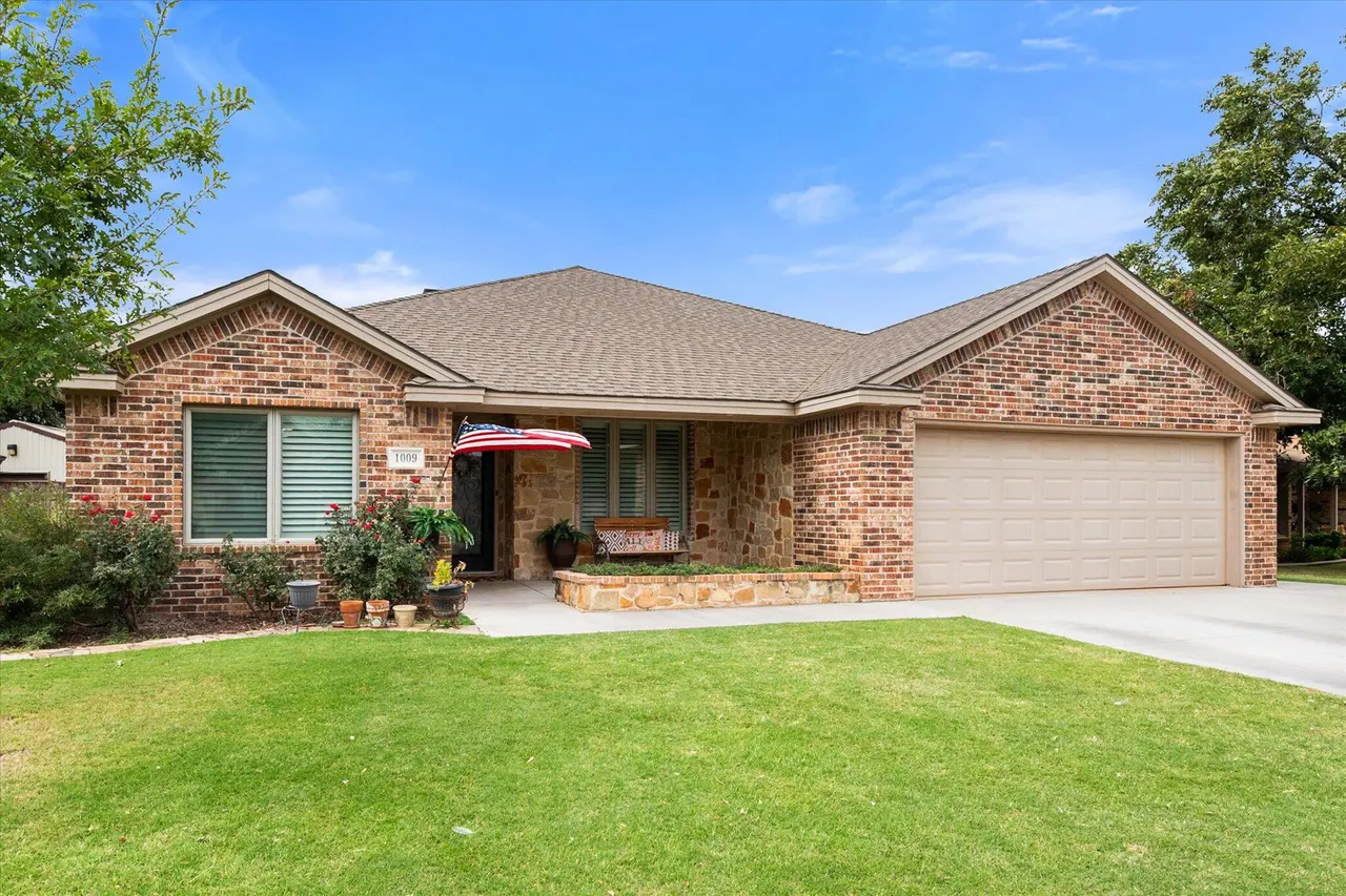 Photo 2 — 1009 Dogwood Avenue, Idalou, TX 79329