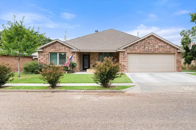 Photo 3 — 1009 Dogwood Avenue, Idalou, TX 79329
