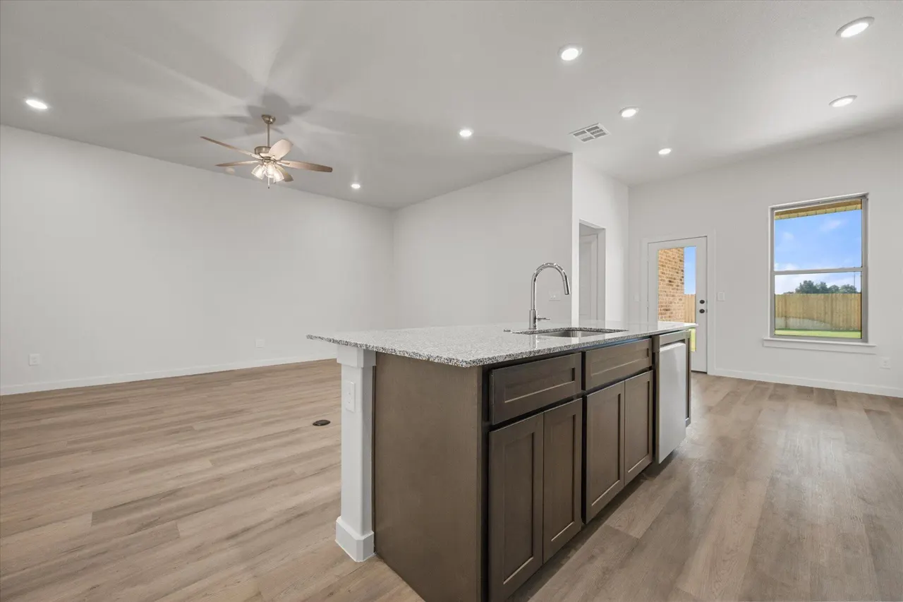 Photo 14 — 2402 Helena Avenue, Lubbock, TX 79407