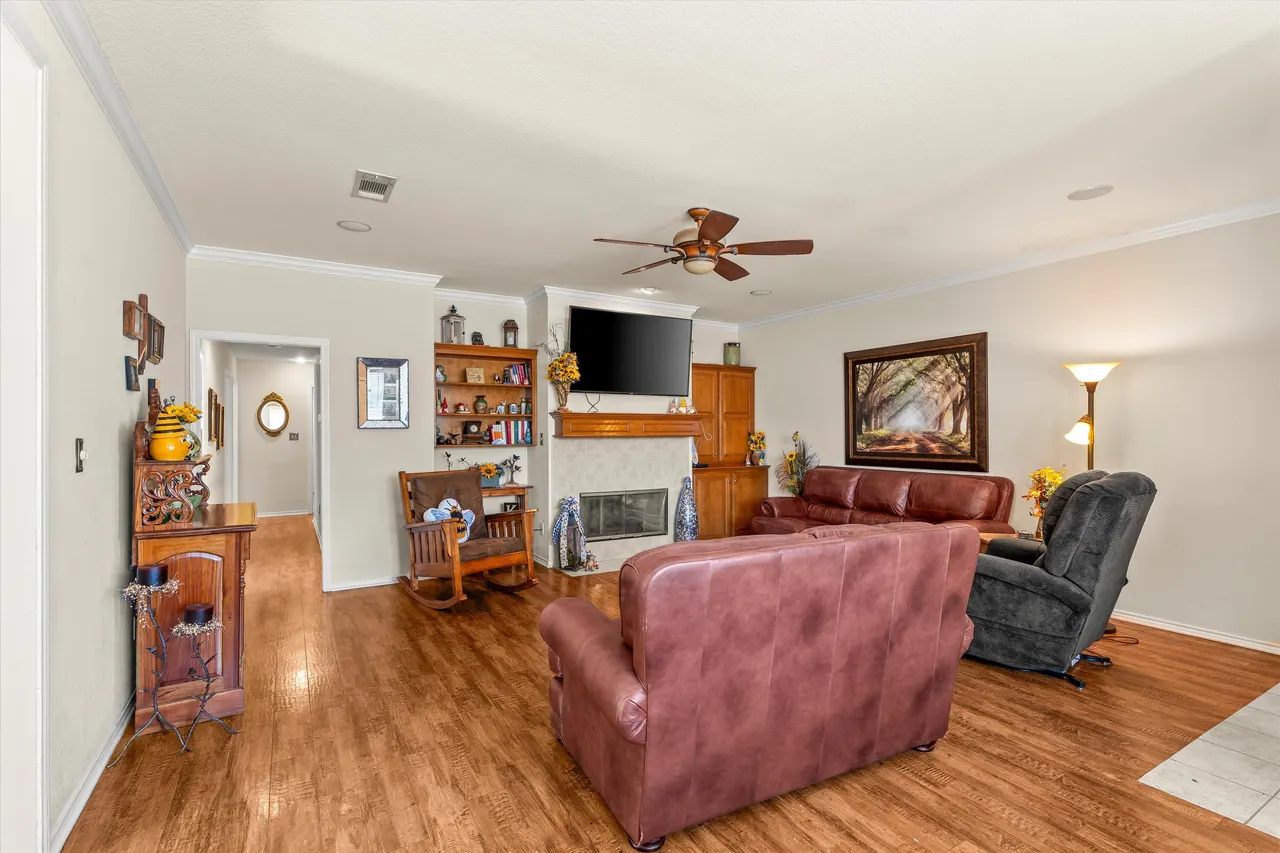 Photo 3 — 710 Poplar Street, Levelland, TX 79336