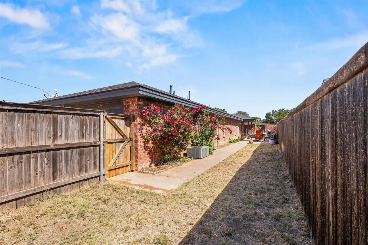 Photo 20 — 710 Poplar Street, Levelland, TX 79336