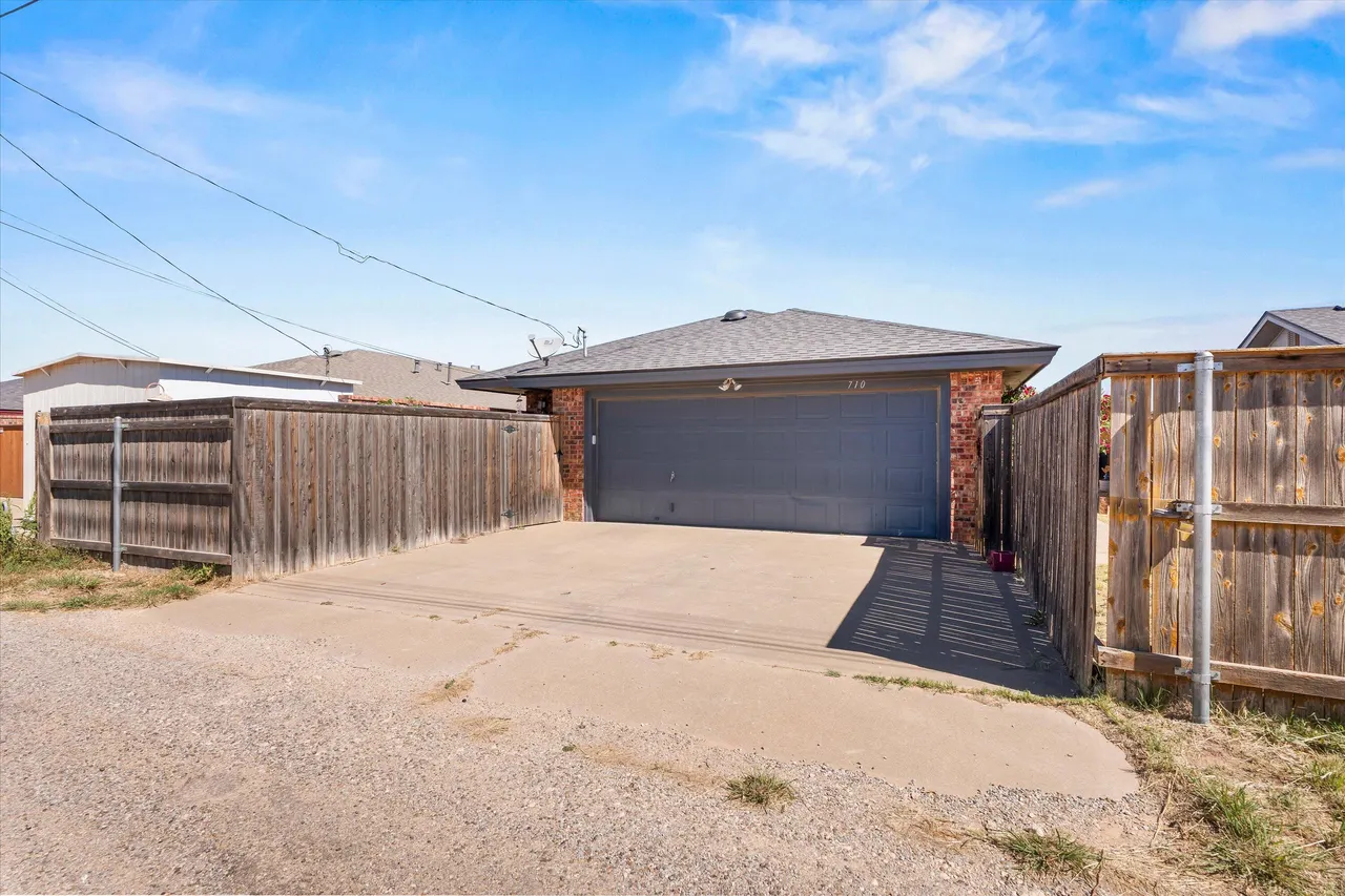 Photo 21 — 710 Poplar Street, Levelland, TX 79336