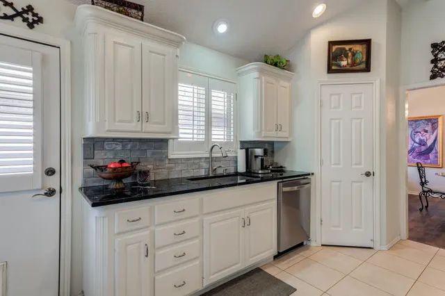 Photo 8 — 3215 63rd Street, Lubbock, TX 79413