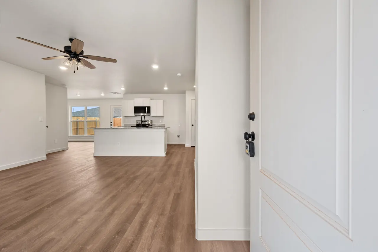 Photo 3 — 8327 24th Street, Lubbock, TX 79407