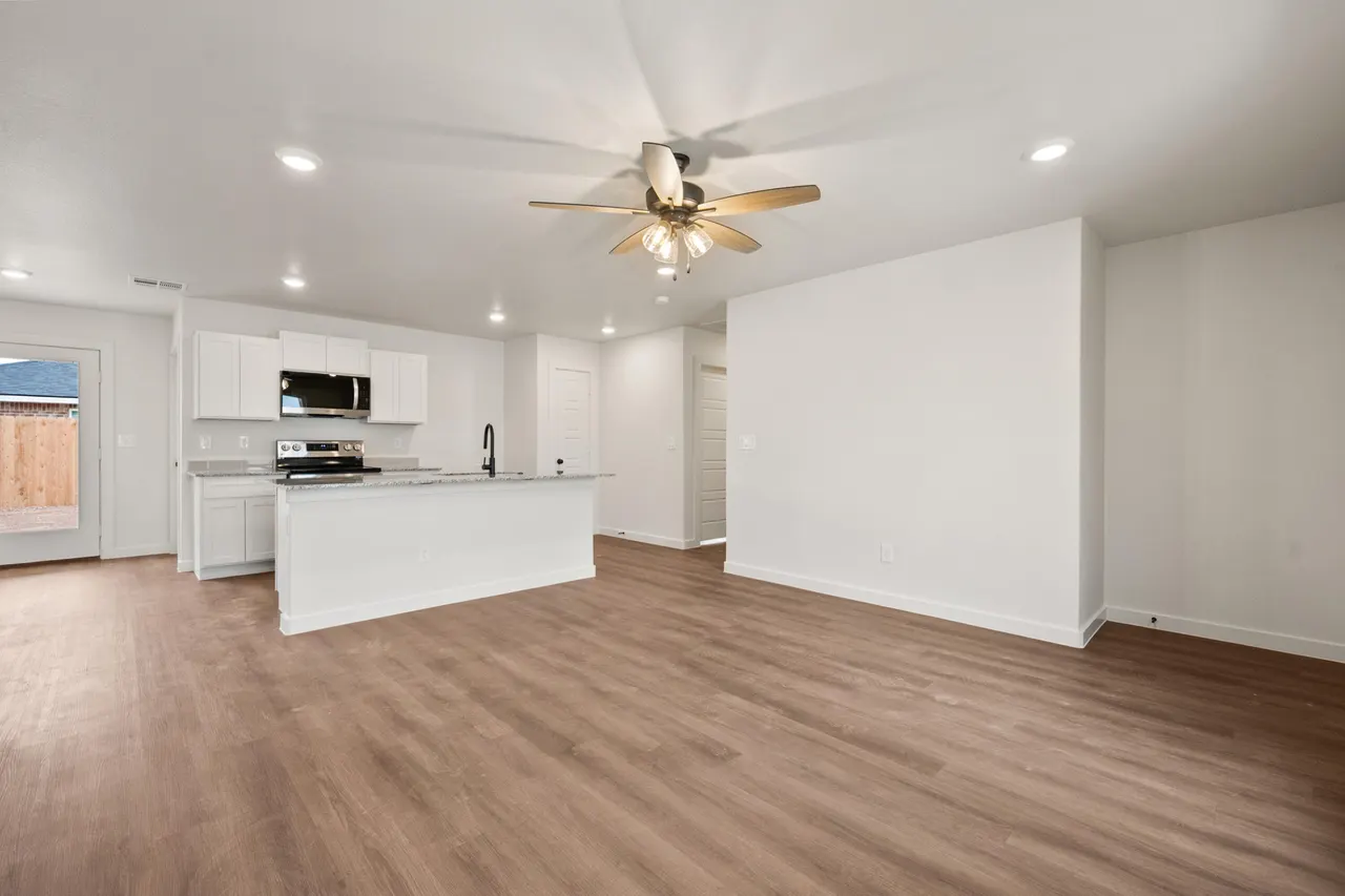 Photo 5 — 8327 24th Street, Lubbock, TX 79407