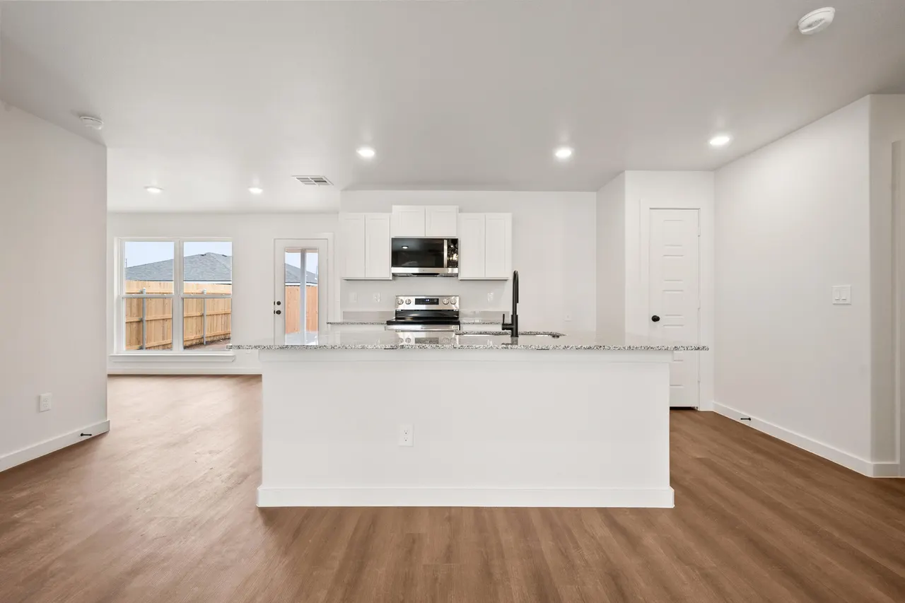 Photo 8 — 8327 24th Street, Lubbock, TX 79407