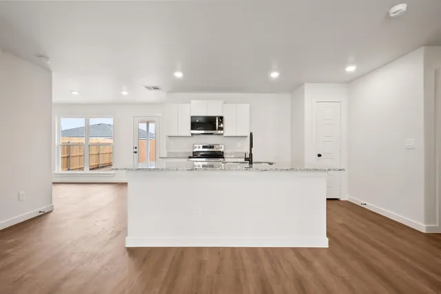 Photo 8 — 8327 24th Street, Lubbock, TX 79407
