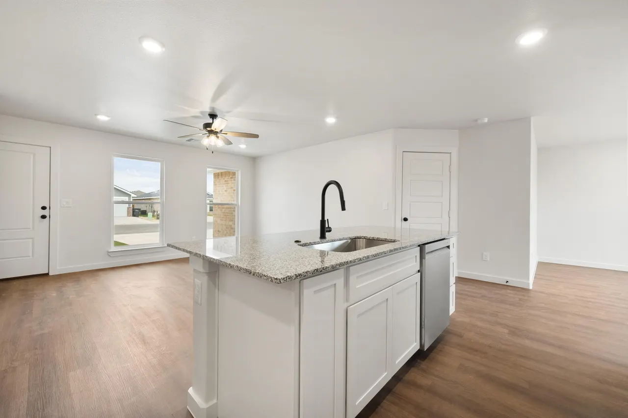 Photo 11 — 8327 24th Street, Lubbock, TX 79407