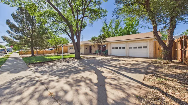 Photo 4 — 2103 68th Street, Lubbock, TX 79412