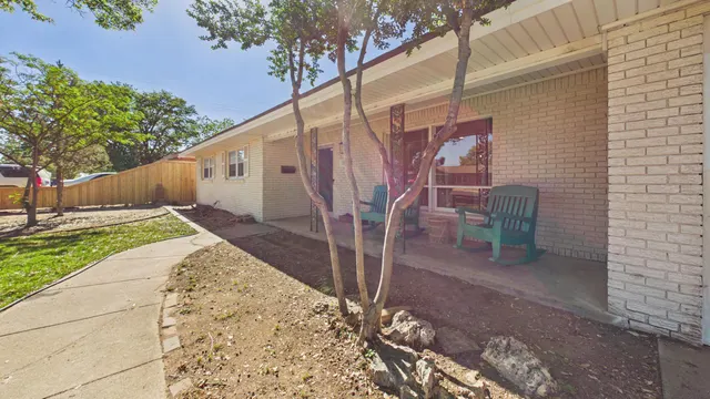 Photo 7 — 2103 68th Street, Lubbock, TX 79412